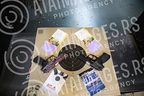 A humanitarian tournament was organized by the Target shooting range and the Association of Parents of Children with Malignant Diseases Zvoncica.Odrzan je humanitarni turnir u organizaciji streljane Target i Udruzenja roditelja dece obolele od mali