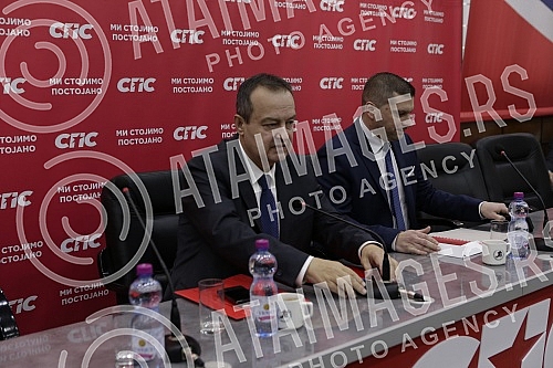 The President of the Socialist Party of Serbia, Ivica Dacic, held a meeting with the leadership of the Belgrade City and Municipal Organizations of the SPS.Predsednik Socijalisticke partije Srbije Ivica Dacic odrzao je sastanak sa rukovodstvom beog