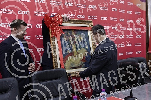 The President of the Socialist Party of Serbia, Ivica Dacic, held a meeting with the leadership of the Belgrade City and Municipal Organizations of the SPS.Predsednik Socijalisticke partije Srbije Ivica Dacic odrzao je sastanak sa rukovodstvom beog