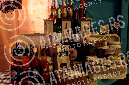 The Banja Luka Winter 2021/2022 event is being held in Petar Kocic Park, and over 100,000 lamps and lanterns have lit up Banja Luka this winter.Manifestacija Banjalucka zima 2021/2022 odrzava se u parku Petar Kocic, a Banjaluku je ove zime osvetlelo 