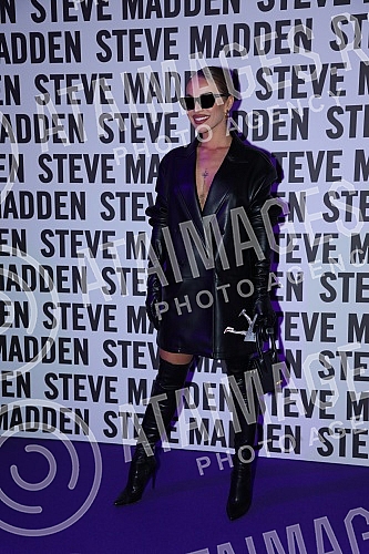 The fashion show of the famous footwear brand Steve Madden was held in Hangar 1 in the Port of Belgrade.Modna revija poznatog brenda obuce Steve Madden odrzana je u Hangaru 1 u Luci Beograd.