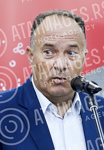 Minister of Education, Science and Technological Development in the Government of the Republic of Serbia Mladen Sarcevic and Director of Telekom Srbija Predrag Culibrk handed over the computer and accompanying equipment for the Information Office of 