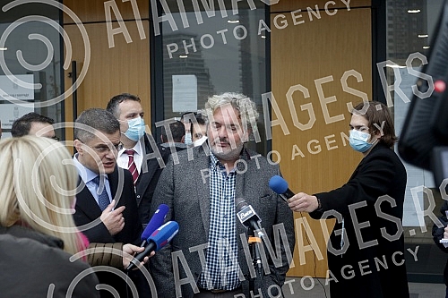 A hearing was held in the High Court for the trial of the lawsuit filed against the President of Serbia, Aleksandar Vucic, by the President of the People's party, Vuk Jeremic, who then addressed the press.U Visem sudu odrzano je rociste za sudjenje