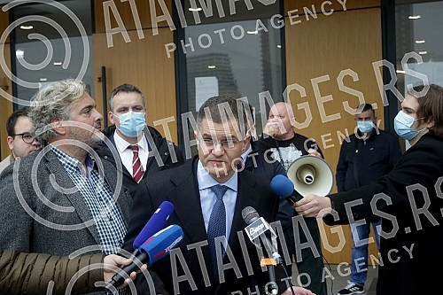 A hearing was held in the High Court for the trial of the lawsuit filed against the President of Serbia, Aleksandar Vucic, by the President of the People's party, Vuk Jeremic, who then addressed the press.U Visem sudu odrzano je rociste za sudjenje