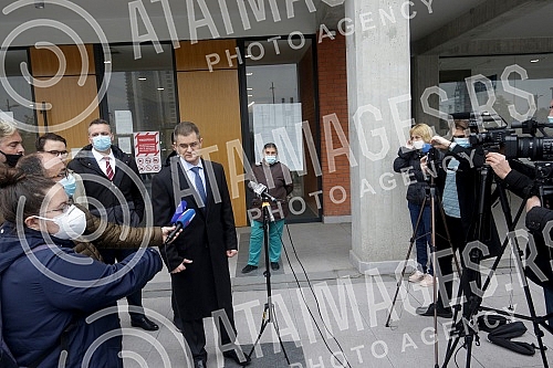 A hearing was held in the High Court for the trial of the lawsuit filed against the President of Serbia, Aleksandar Vucic, by the President of the People's party, Vuk Jeremic, who then addressed the press.U Visem sudu odrzano je rociste za sudjenje