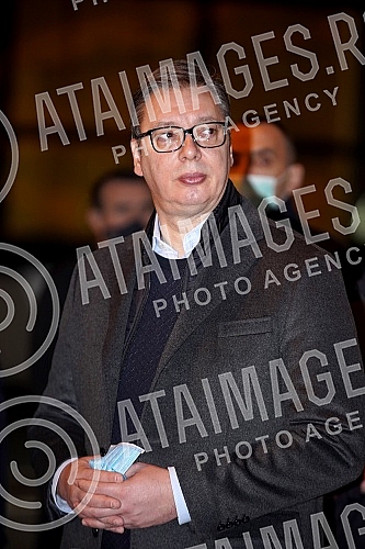 A plane with 100,000 Sputnik V vaccines landed at Nikola Tesla Airport, greeted by Serbian President Aleksandar Vucic.Avion sa 100.000 vakcina Sputnik V sleteo je na aerodrom Nikola Tesla, docekao ga predsednik Srbije Aleksandar Vucic.