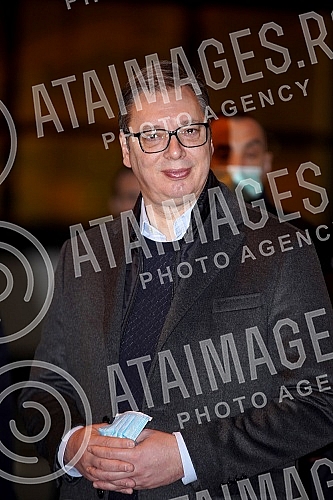 A plane with 100,000 Sputnik V vaccines landed at Nikola Tesla Airport, greeted by Serbian President Aleksandar Vucic.Avion sa 100.000 vakcina Sputnik V sleteo je na aerodrom Nikola Tesla, docekao ga predsednik Srbije Aleksandar Vucic.