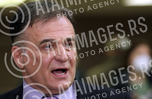 In the Youth center, a group of excluded members of the Democratic party organized a gathering of 