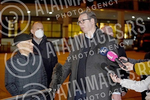 A plane with 100,000 Sputnik V vaccines landed at Nikola Tesla Airport, greeted by Serbian President Aleksandar Vucic.Avion sa 100.000 vakcina Sputnik V sleteo je na aerodrom Nikola Tesla, docekao ga predsednik Srbije Aleksandar Vucic.