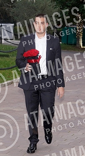 Singer Milica Jokic presented her project 3logija in the restaurant Topciderac, and celebrated with colleagues and associates the first million views for the song Nisi ti.Pevacica Milica Jokic je u restoranu Topciderac predstavila svoj projekat 3lo