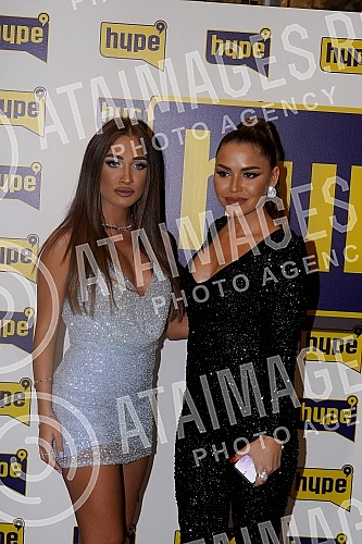 Singer Milica Jokic presented her project 3logija in the restaurant Topciderac, and celebrated with colleagues and associates the first million views for the song Nisi ti.Pevacica Milica Jokic je u restoranu Topciderac predstavila svoj projekat 3lo