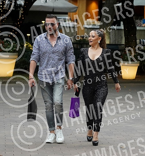 Singer Milica Jokic presented her project 3logija in the restaurant Topciderac, and celebrated with colleagues and associates the first million views for the song Nisi ti.Pevacica Milica Jokic je u restoranu Topciderac predstavila svoj projekat 3lo