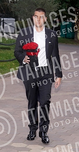 Singer Milica Jokic presented her project 3logija in the restaurant Topciderac, and celebrated with colleagues and associates the first million views for the song Nisi ti.Pevacica Milica Jokic je u restoranu Topciderac predstavila svoj projekat 3lo