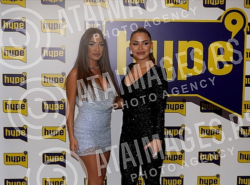 Singer Milica Jokic presented her project 3logija in the restaurant Topciderac, and celebrated with colleagues and associates the first million views for the song Nisi ti.Pevacica Milica Jokic je u restoranu Topciderac predstavila svoj projekat 3lo