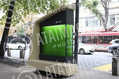 In front of the Municipality of Stari grad, the presentation of the photo-bioreactor 