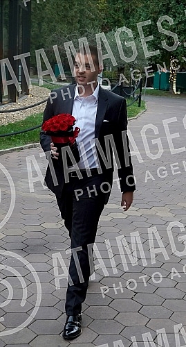 Singer Milica Jokic presented her project 3logija in the restaurant Topciderac, and celebrated with colleagues and associates the first million views for the song Nisi ti.Pevacica Milica Jokic je u restoranu Topciderac predstavila svoj projekat 3lo