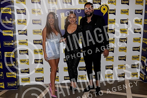 Singer Milica Jokic presented her project 3logija in the restaurant Topciderac, and celebrated with colleagues and associates the first million views for the song Nisi ti.Pevacica Milica Jokic je u restoranu Topciderac predstavila svoj projekat 3lo