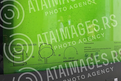 In front of the Municipality of Stari grad, the presentation of the photo-bioreactor 