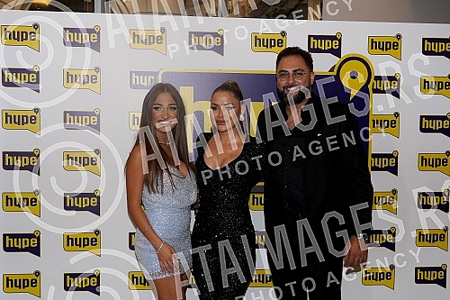 Singer Milica Jokic presented her project 3logija in the restaurant Topciderac, and celebrated with colleagues and associates the first million views for the song Nisi ti.Pevacica Milica Jokic je u restoranu Topciderac predstavila svoj projekat 3lo