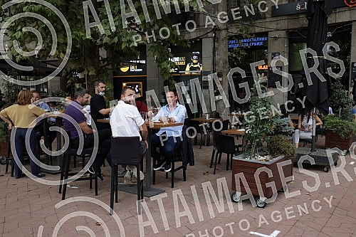 Singer Sergej Cetkovic with friends at coffee in Soljica Specialty Coffee and Drink Bar on Nikola Pasic Square.Pevac Sergej Cetkovic sa prijateljima na kafi u Soljica Specialty Coffee and Drink Bar na Trgu Nikole Pasica.