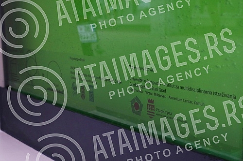 In front of the Municipality of Stari grad, the presentation of the photo-bioreactor 