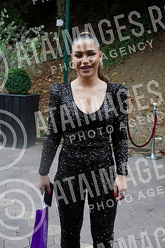 Singer Milica Jokic presented her project 3logija in the restaurant Topciderac, and celebrated with colleagues and associates the first million views for the song Nisi ti.Pevacica Milica Jokic je u restoranu Topciderac predstavila svoj projekat 3lo