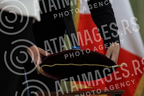 French Ambassador Pierre Cochard presented the National Order of Merit to basketball player Natasa Kovacevic StojakovicAmbasador Francuske Pjer Kosar urucio je Nacionalni orden za zasluge kosarkasici Natasi Kovacevic Stojakovic.