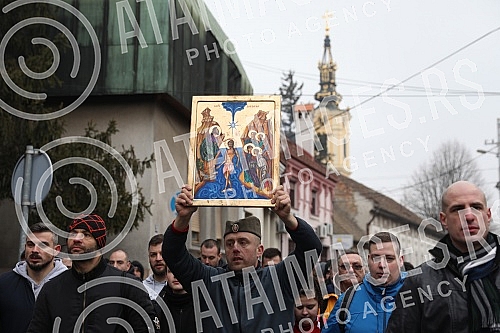 This year's traditional swimming  for an honorary cross held in Zemun was dedicated to the Basket Heroes. Ovogodisnja tradicionalna borba za casni Bogojavljenski krst bila je posvecena junacima sa Kosara.