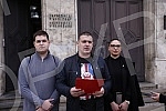 In front of the Rector's building, a press conference was held by the president of the youth movement Dveri Ranko Radovic on the increase in the price of issuing bachelor's and master's degrees.Ispred zgrade Rektorata odrzana je konferencija za no