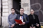 In front of the Rector's building, a press conference was held by the president of the youth movement Dveri Ranko Radovic on the increase in the price of issuing bachelor's and master's degrees.Ispred zgrade Rektorata odrzana je konferencija za no
