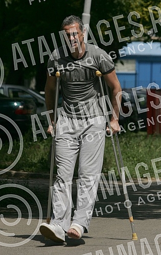 Zvezdan Terzic - after seven months spent in detention released from the Central Prison.Zvezdan Terzic - posle sedam meseci provedenih u pritvoru pusten iz Centralnog zatvora.