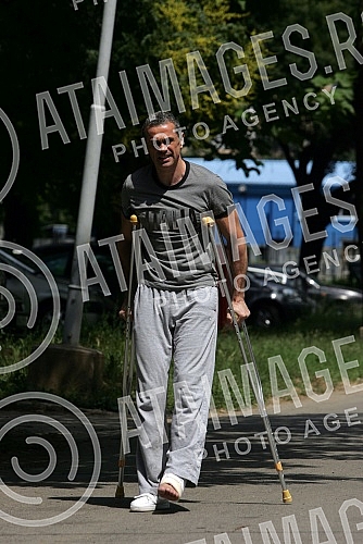 Zvezdan Terzic - after seven months spent in detention released from the Central Prison.Zvezdan Terzic - posle sedam meseci provedenih u pritvoru pusten iz Centralnog zatvora.