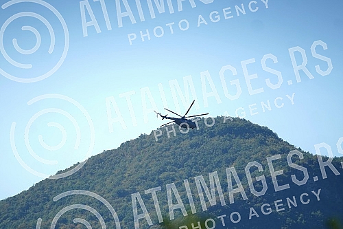 The KFOR helicopter is in charge of the region of the administrative crossing Jarinje, in the part of Kosovo and Metohija.Helikopter KFOR-a nadlece region administrativnog prelaza Jarinje, na delu Kosova i Metohije.