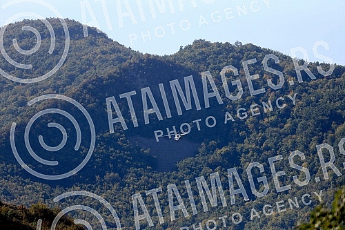 The KFOR helicopter is in charge of the region of the administrative crossing Jarinje, in the part of Kosovo and Metohija.Helikopter KFOR-a nadlece region administrativnog prelaza Jarinje, na delu Kosova i Metohije.