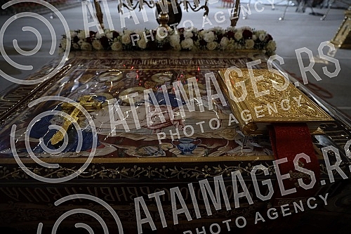 The Patriarch of the Serbian Orthodox Church Porphyry served the Midnight Easter liturgy in the Church of Saint SavaU Hramu Svetog Save patrijarh Srpske pravoslavne crkve Porfirije sluzio je ponocnu uskrsnju liturgiju