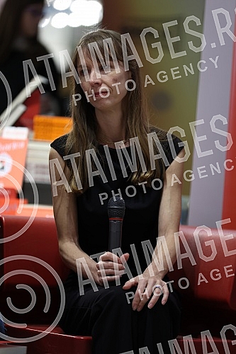 Nita Prose, author of the New York Times and Sunday Times bestseller The Maid, was a guest of Vulkan bookstore.Nita Prouz, autorka bestselera Njujork tajmsa i Sandej tajmsa Sobarica, bila je gosca knjizare Vulkan.