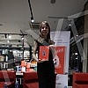 Nita Prose, author of the New York Times and Sunday Times bestseller The Maid, was a guest of Vulkan bookstore.Nita Prouz, autorka bestselera Njujork tajmsa i Sandej tajmsa Sobarica, bila je gosca knjizare Vulkan.