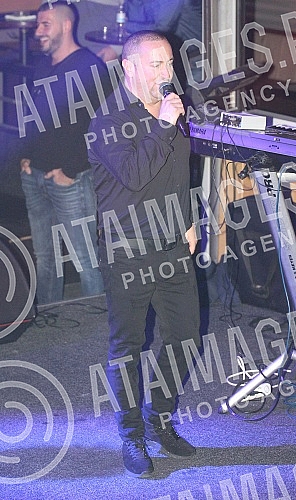 Performance of Radisa Trajkovic - Djani held on raft River.Nastup Radise Trajkovica - Djani na splavu River. 