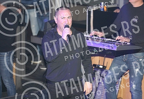 Performance of Radisa Trajkovic - Djani held on raft River.Nastup Radise Trajkovica - Djani na splavu River. 