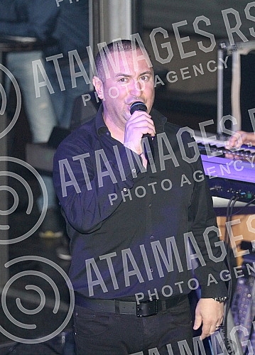 Performance of Radisa Trajkovic - Djani held on raft River.Nastup Radise Trajkovica - Djani na splavu River. 