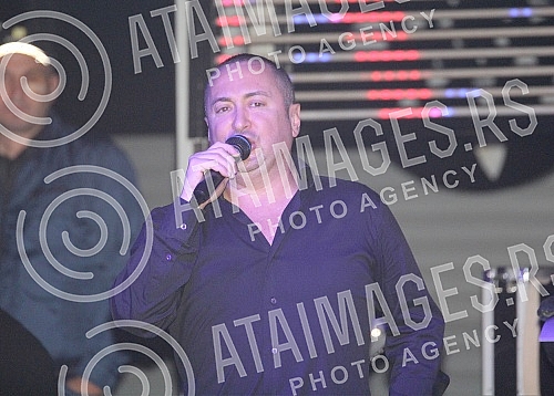 Performance of Radisa Trajkovic - Djani held on raft River.Nastup Radise Trajkovica - Djani na splavu River. 