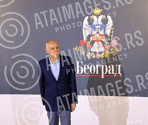 On the terrace of the City Assembly, a solemn reception was organized for the women's basketball team, which won a gold medal at the European Championship. Na terasi Skupstine grada organzovan je svecani docek zenske kosarkaske reprezentacije, koje