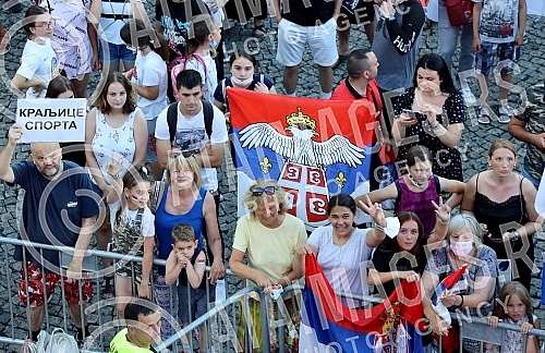 On the terrace of the City Assembly, a solemn reception was organized for the women's basketball team, which won a gold medal at the European Championship. Na terasi Skupstine grada organzovan je svecani docek zenske kosarkaske reprezentacije, koje