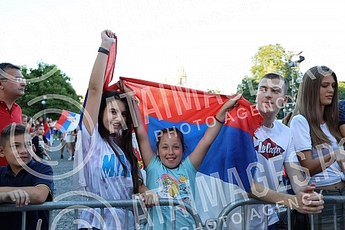 On the terrace of the City Assembly, a solemn reception was organized for the women's basketball team, which won a gold medal at the European Championship. Na terasi Skupstine grada organzovan je svecani docek zenske kosarkaske reprezentacije, koje
