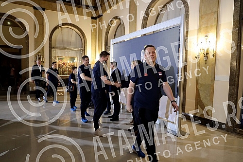 On the terrace of the City Assembly, a solemn reception was organized for the women's basketball team, which won a gold medal at the European Championship. Na terasi Skupstine grada organzovan je svecani docek zenske kosarkaske reprezentacije, koje