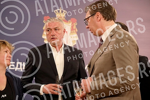 The President of Serbia, Aleksandar Vucic, received in the Presidency the women's basketball national team of Serbia, which won a gold medal at the European Championship.Predsednik Srbije Aleksandar Vucic primio je  u Predsednistvu zensku kosarkask