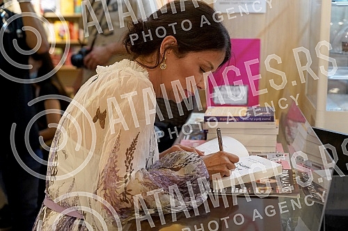 On the day of the start of the sale of the new novel 