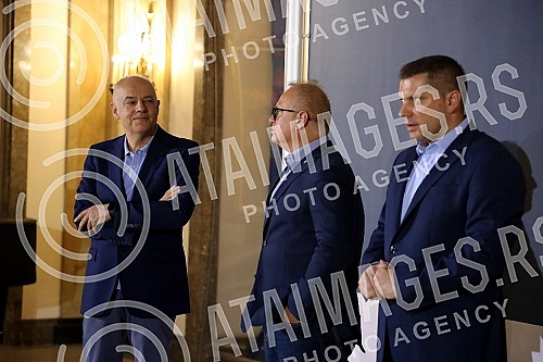 On the terrace of the City Assembly, a solemn reception was organized for the women's basketball team, which won a gold medal at the European Championship. Na terasi Skupstine grada organzovan je svecani docek zenske kosarkaske reprezentacije, koje