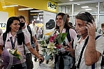 Serbian basketball players, who became European champions last night, arrived today on a charter flight from Valencia to Belgrade, and were greeted at the airport by slaves and fans. Kosarkasice Srbije, koje su sinoc postale sampionke Evrope, stigl