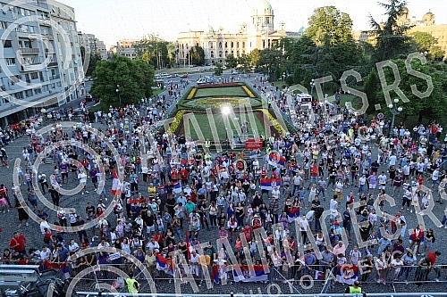 On the terrace of the City Assembly, a solemn reception was organized for the women's basketball team, which won a gold medal at the European Championship. Na terasi Skupstine grada organzovan je svecani docek zenske kosarkaske reprezentacije, koje